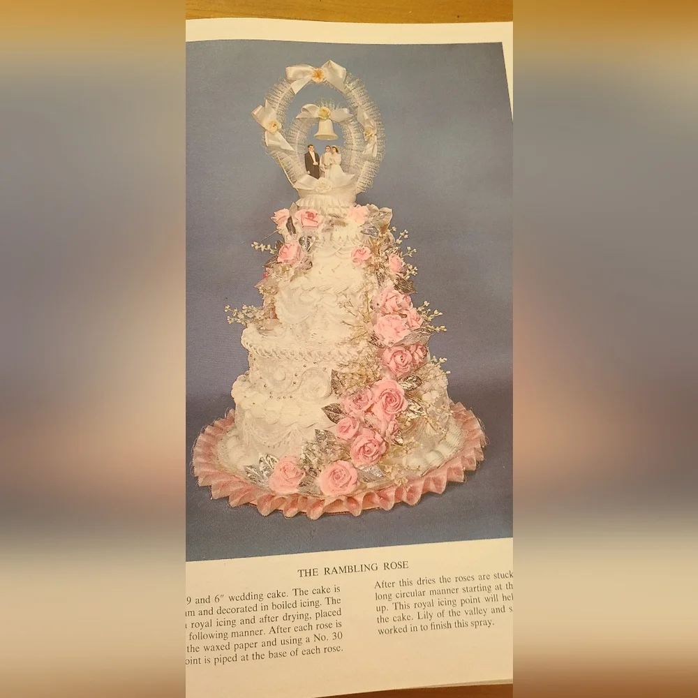 Wilton's Wonderland of Cake Decorating 2nd edition 1964 book